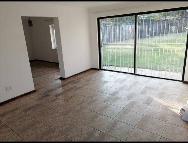 3 bed property to rent in WINCHESTER HILLS